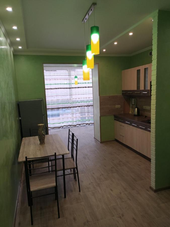 Апартаменты По Панаса Мирного. Khmel'nyts'kyy Exterior foto